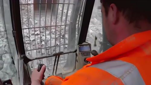 机械与网络的协奏 探讨挖掘机防护网在工程中的视觉与功能平衡